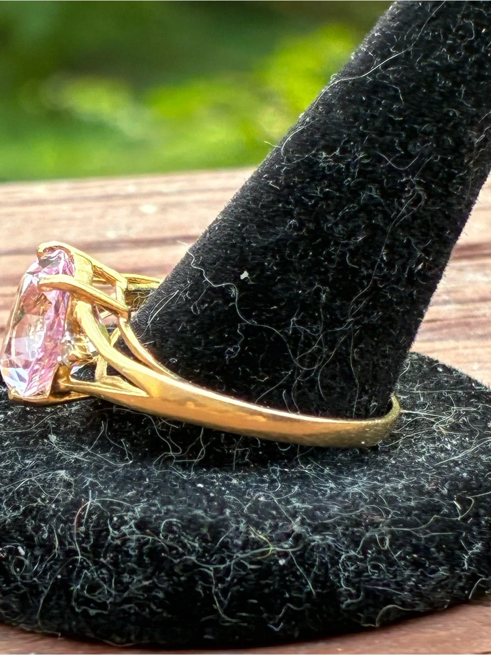 Vintage 14kt  gold ring with faceted baby pink stone